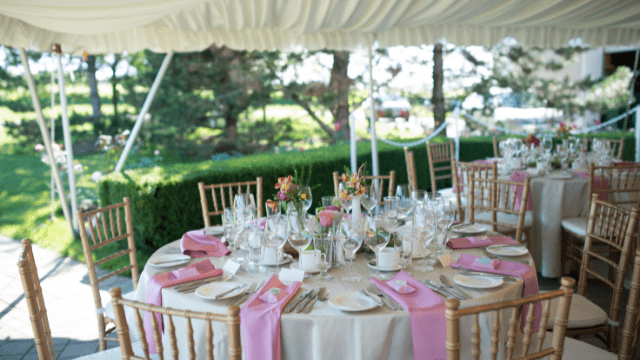 Changing Your Wedding Venue 3 Elegant outdoor wedding reception setup.