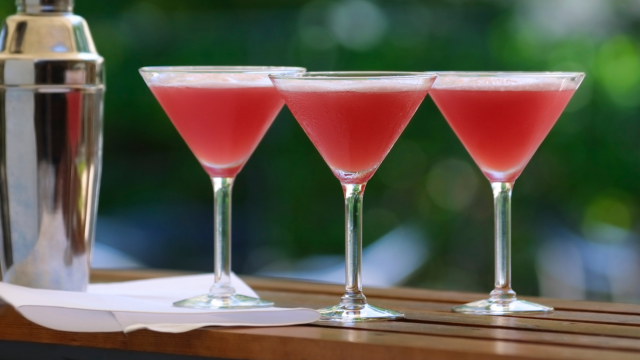 American Wedding Traditions: How the US Celebrates Love Like No Other 9 signature cocktail