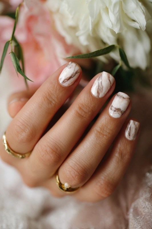 Elegant marble effect nails in soft beige and brown tones, creating a luxurious, nature-inspired design perfect for a refined bridal look Elegant marble effect nails in soft beige and brown tones, creating a luxurious, nature-inspired design perfect for a refined bridal look
